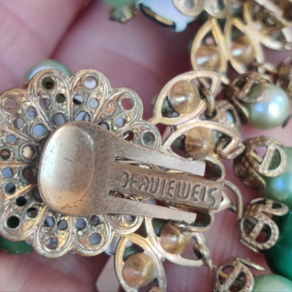 Vintage Beau's Jewels Green Rhinestone And Pearl Flower Earrings - Picture 5 of 7